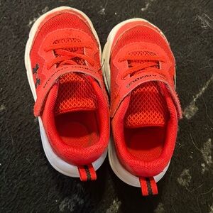 Lightly worn Toddler size 8 Under Armour Runners